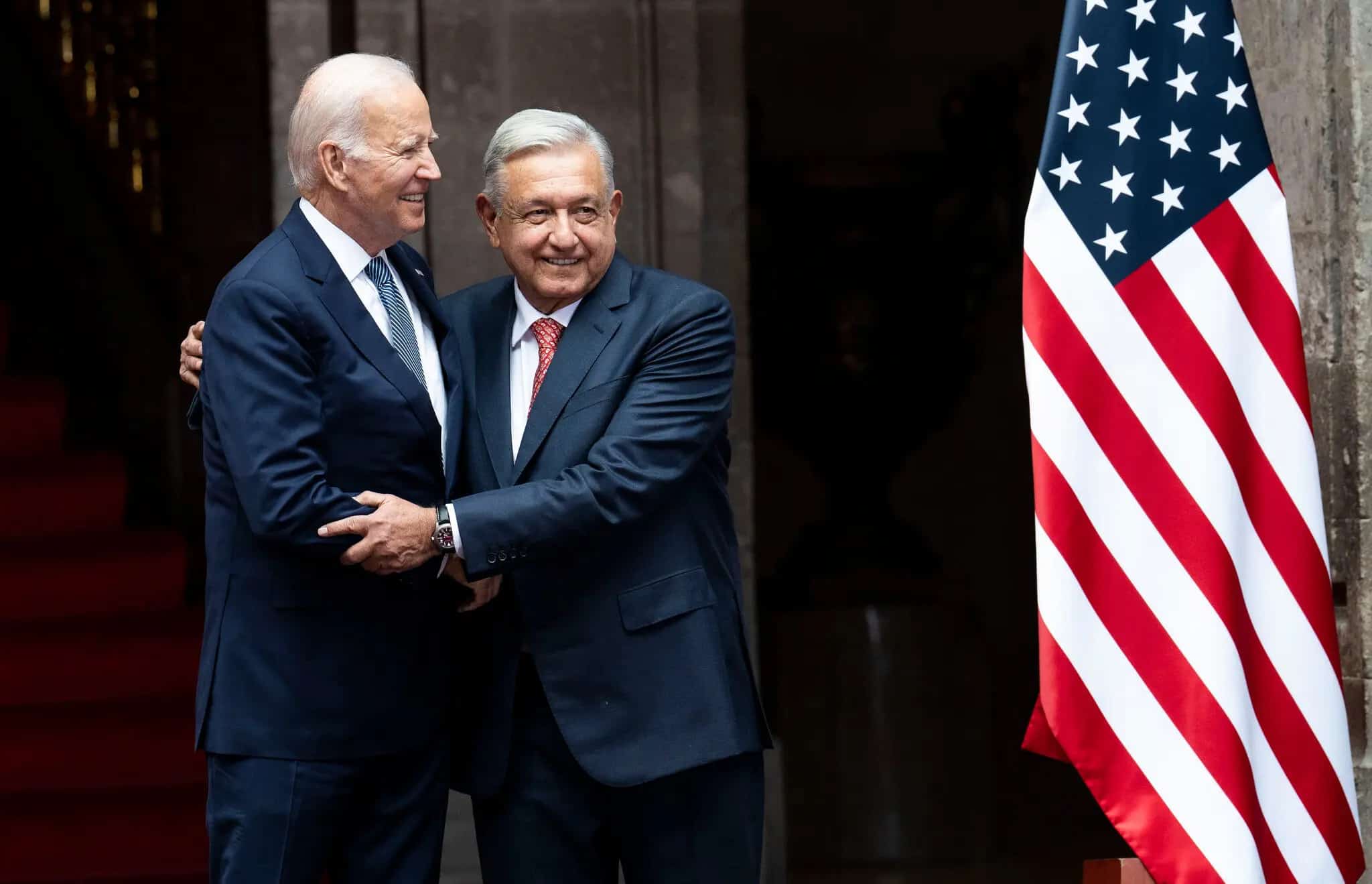 El presidente Biden con López Obrador en enero. El gobierno de Biden incluyó en su lista negra a NSO Group, la empresa israelí que fabrica el programa espía.Credit...Doug Mills/The New York Times
